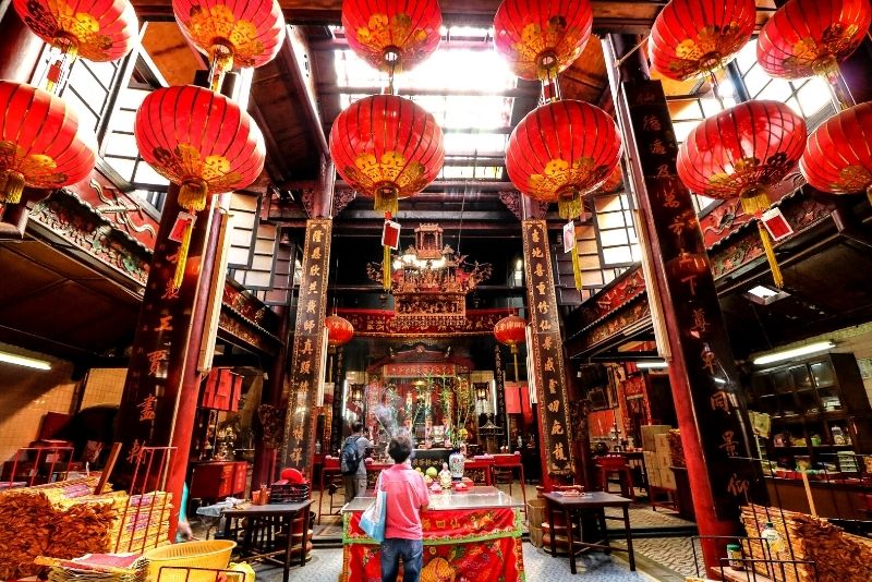 46 – Get your fortune read at Sin Sze Si Ya Temple